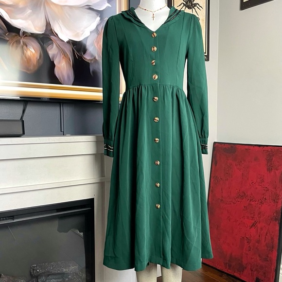 Dresses & Skirts - Green Button-Down Midi Dress
